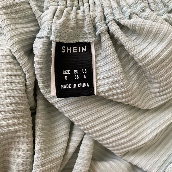 Shein • Dress - Picture 5 of 6
